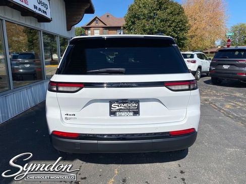New 2025 Jeep Grand Cherokee Altitude AWD/4WD image 4