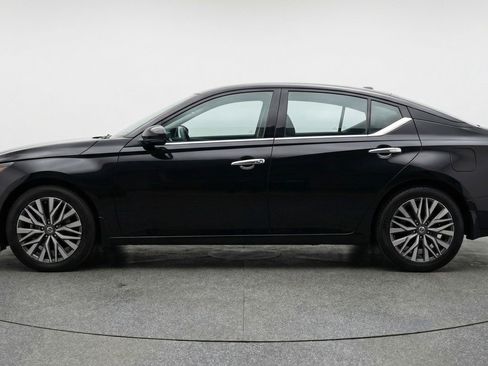 Used 2025 Nissan Altima 2.5 SV FWD image 5