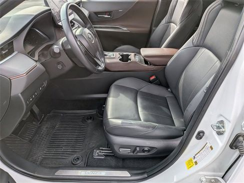 Used 2024 Toyota Venza Limited image 10
