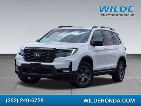 Used 2024 Honda Passport TrailSport image 2