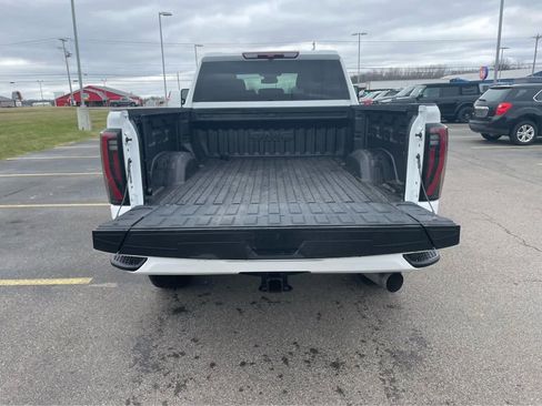 Used 2025 GMC Sierra 2500 AT4 AWD/4WD image 13