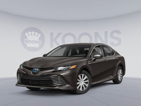 Used 2018 Toyota Camry LE FWD image 1