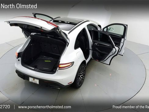 Used 2022 Porsche Macan image 32