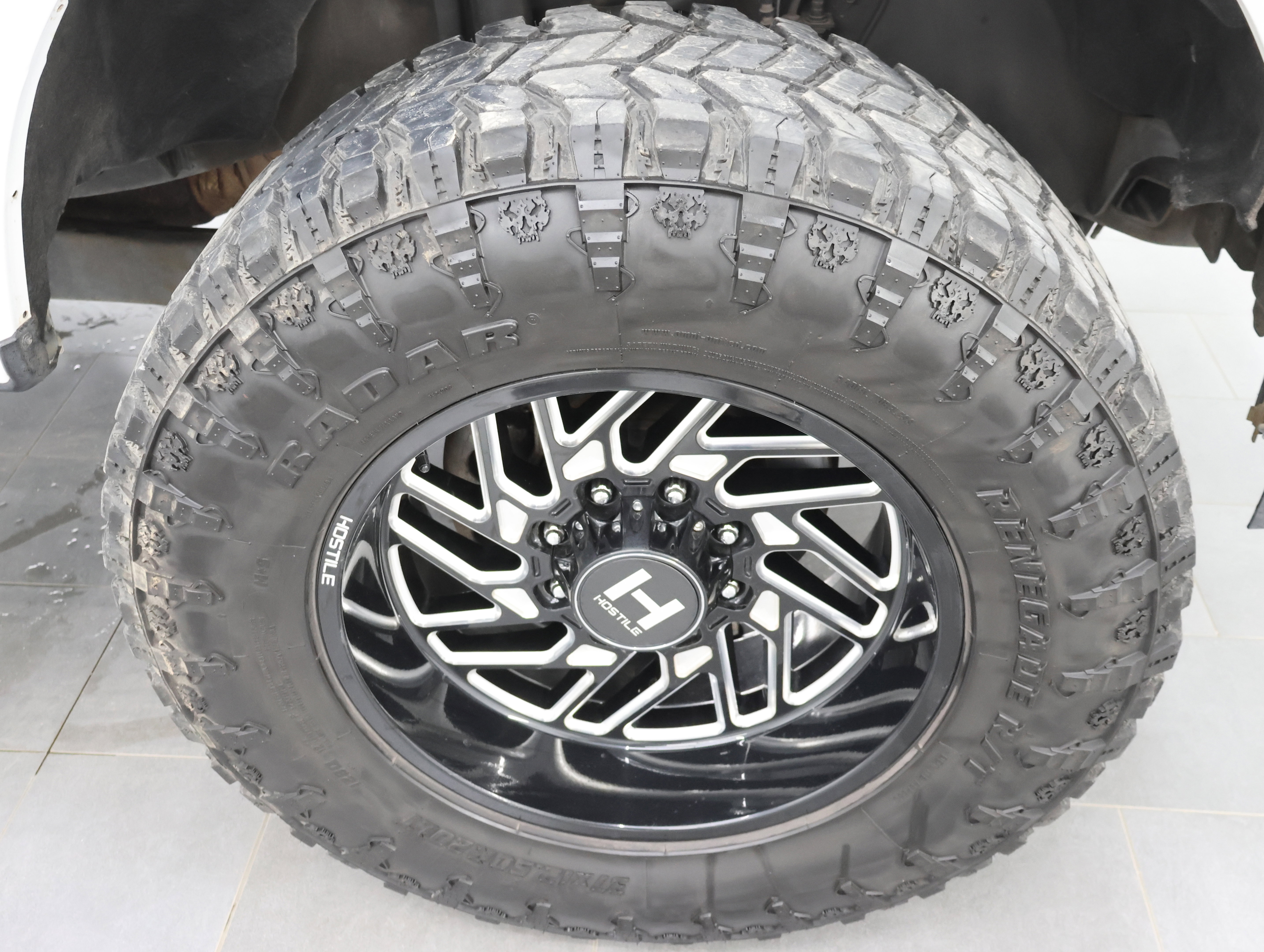Used 2022 Ford F350 XLT w/ XLT Value Package AWD/4WD image 3