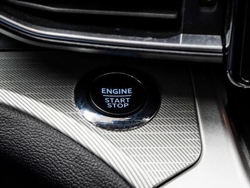 Used 2022 Ford Explorer XLT w/ Equipment Group 202A image 25