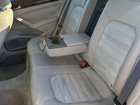 Used 2014 Volkswagen Passat TDI SEL Premium image 12