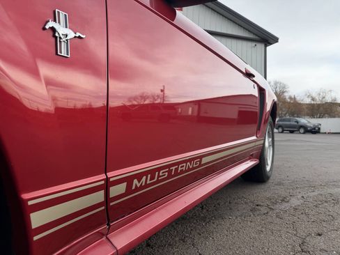 Used 2001 Ford Mustang Convertible image 7