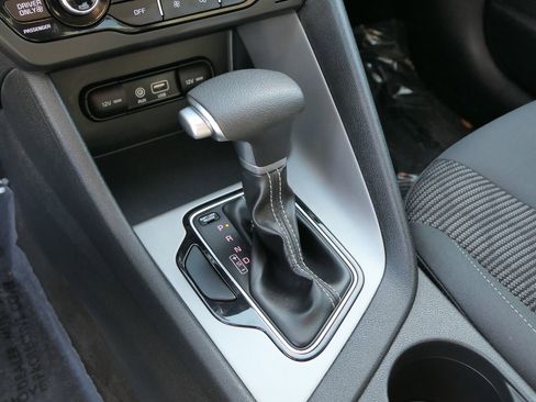 Used 2018 Kia Niro LX image 21