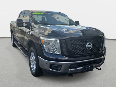 Used 2019 Nissan Titan SV w/ SV Convenience Package image 3