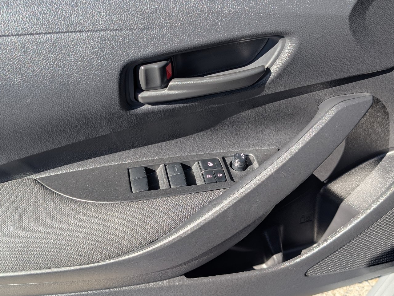 Used 2026 Toyota Corolla LE FWD image 15