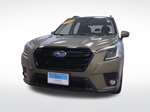 Used 2023 Subaru Forester Premium image 3