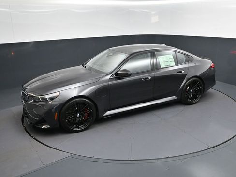 New 2026 BMW M5 w/ Executive Package AWD/4WD image 32