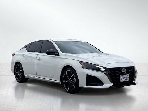 Used 2023 Nissan Altima 2.5 SR w/ SR Premium Package FWD image 12