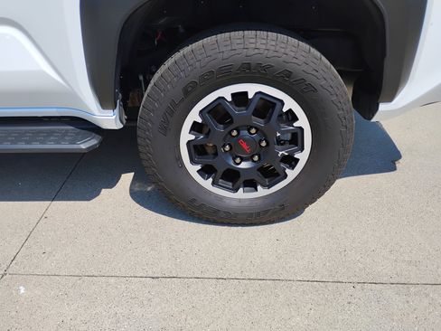 Used 2025 Toyota 4Runner TRD Off-Road AWD/4WD image 31
