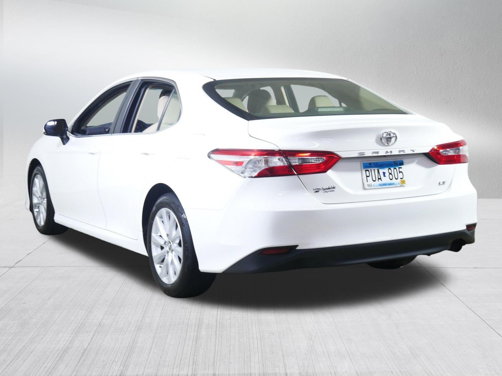 Used 2018 Toyota Camry LE w/ Convenience Package FWD image 5