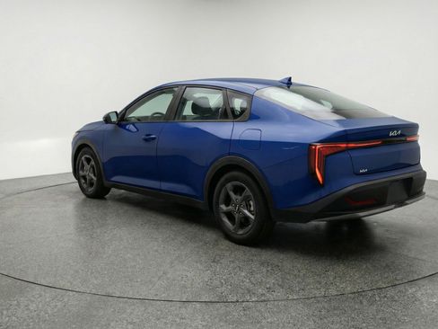 Used 2025 Kia K4 LXS image 5