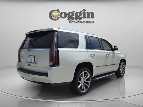 Used 2015 Cadillac Escalade Luxury AWD/4WD image 5