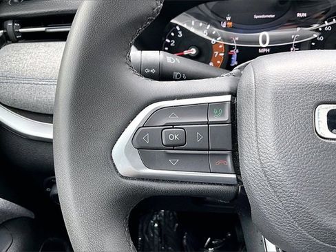 Used 2024 Jeep Compass Latitude image 11