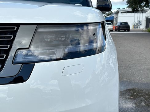 Used 2025 Land Rover Range Rover SE image 9