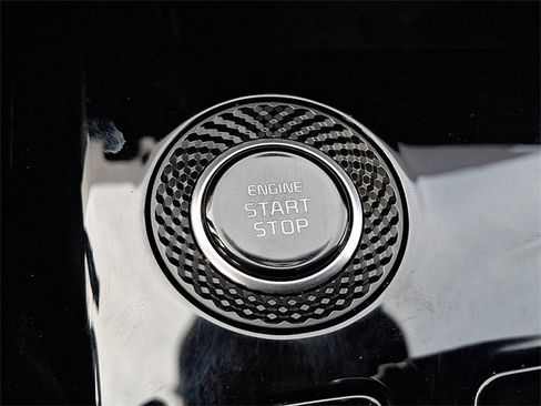 Certified 2023 Kia Niro EX image 22