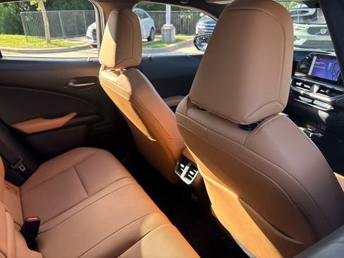 Used 2024 Lexus UX 250h FWD w/ Premium Package image 10