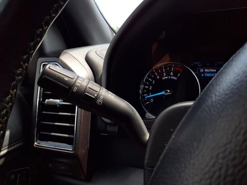 Used 2020 Ford Expedition Limited image 24