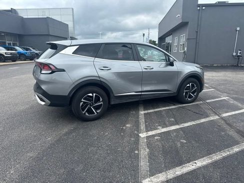 Used 2023 Kia Sportage LX AWD/4WD image 9