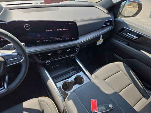 New 2026 Chevrolet Suburban Premier image 23