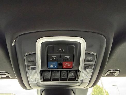 Used 2024 RAM 1500 Laramie AWD/4WD image 12