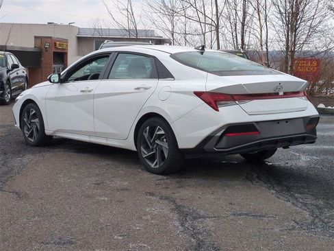 Certified 2025 Hyundai Elantra SEL image 5