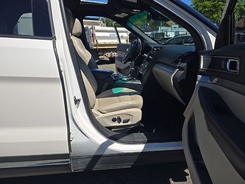 Used 2018 Ford Explorer XLT w/ Equipment Group 202A AWD/4WD image 16