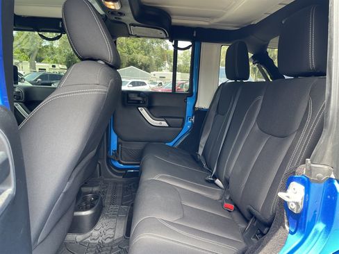 Used 2015 Jeep Wrangler Unlimited Rubicon w/ Connectivity Group AWD/4WD image 20