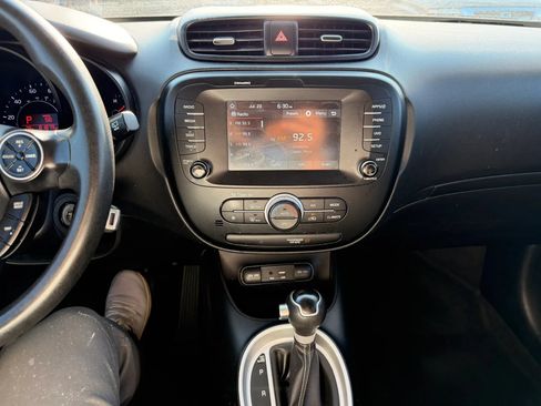 Used 2018 Kia Soul + FWD image 36