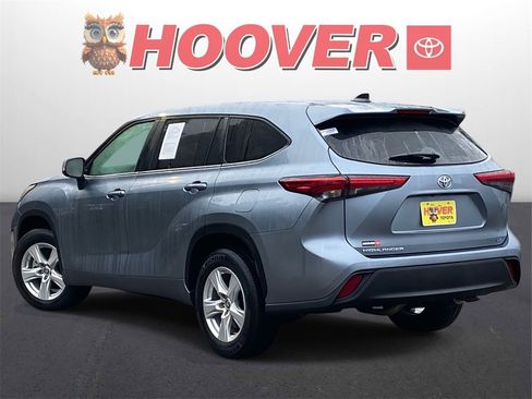 Used 2023 Toyota Highlander LE image 5