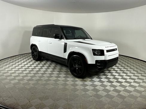 Certified 2022 Land Rover Defender 110 X-Dynamic HSE image 6