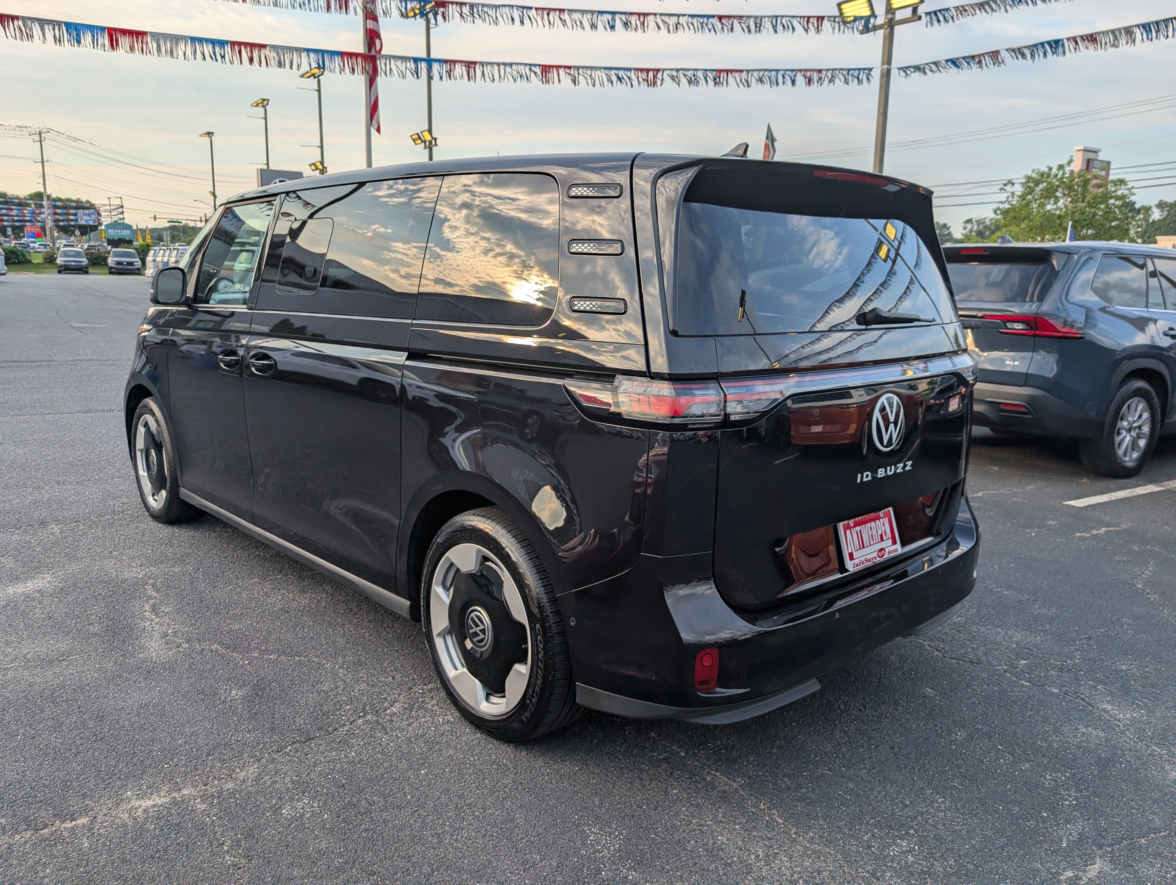 Used 2025 Volkswagen ID. Buzz 1st Edition RWD image 5