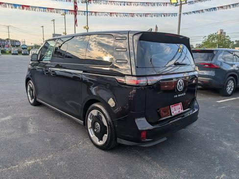 Used 2025 Volkswagen ID. Buzz Pro S Plus RWD image 5