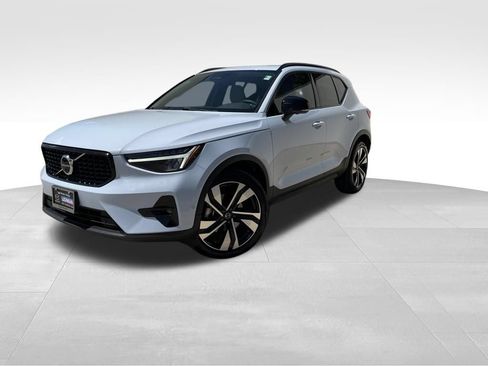 Used 2024 Volvo XC40 B5 Plus w/ Protection Package Premier AWD/4WD image 1