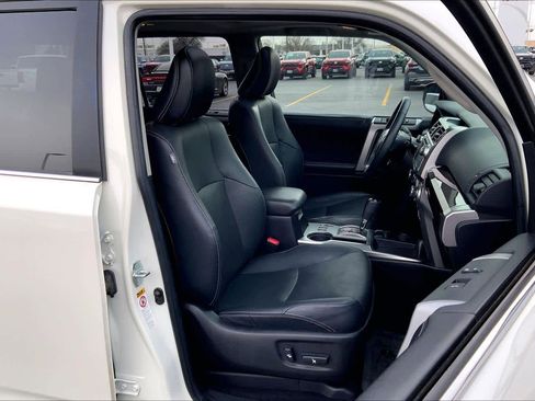 Used 2016 Toyota 4Runner Limited image 8