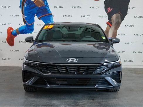Used 2025 Hyundai Elantra SEL image 21