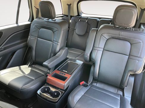 Used 2021 Lincoln Aviator Reserve w/ Equipment Group 201A AWD/4WD image 16
