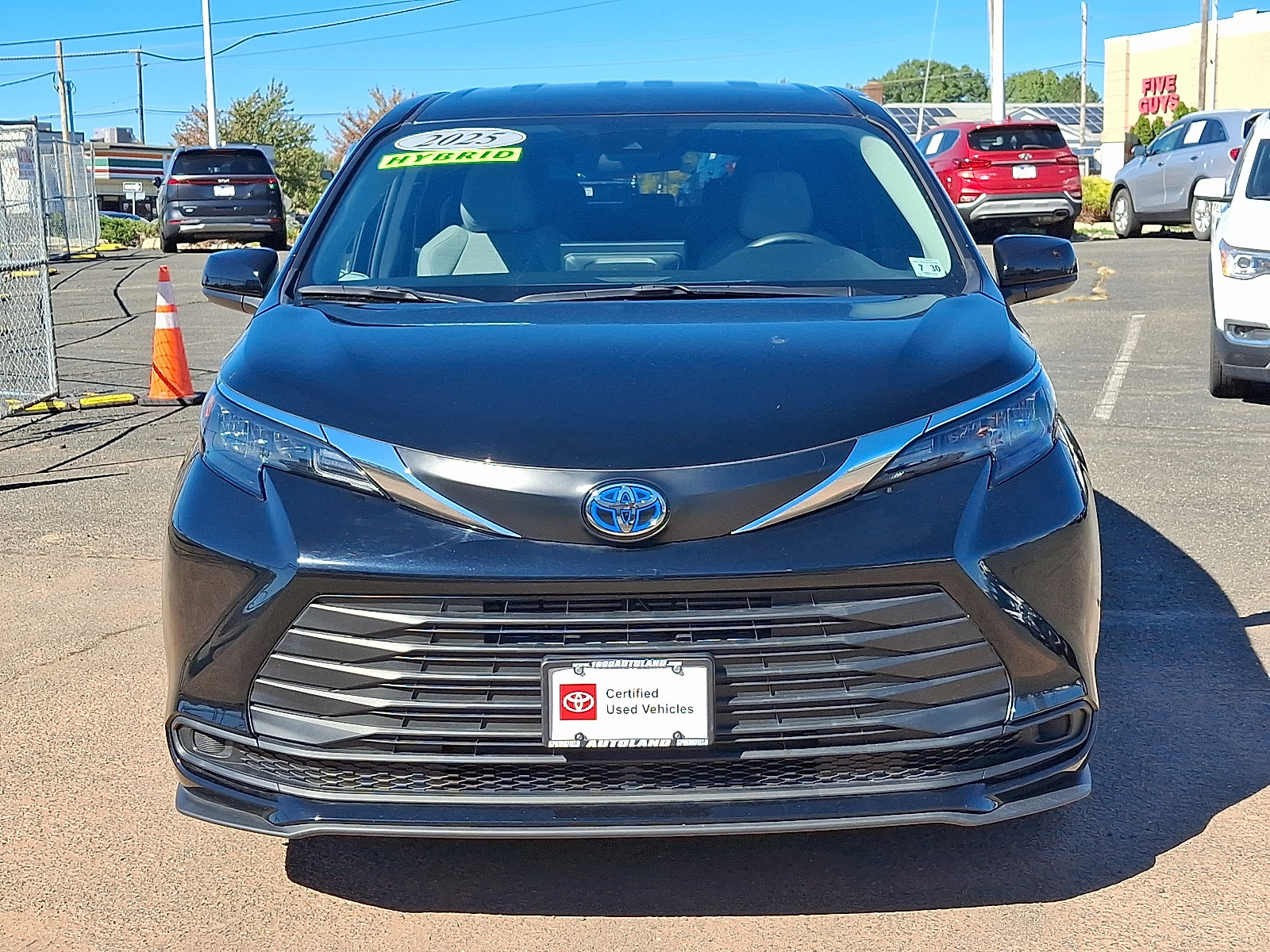 Certified 2025 Toyota Sienna LE AWD/4WD image 2
