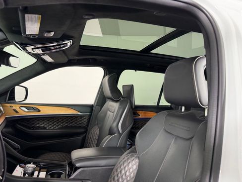 Used 2023 Jeep Grand Cherokee Summit image 24