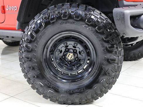 Used 2025 Jeep Wrangler Unlimited Rubicon AWD/4WD image 14