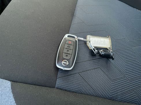 Used 2025 Nissan Versa SV image 21