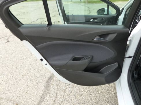 Used 2018 Chevrolet Cruze LT w/ Convenience Package FWD image 33