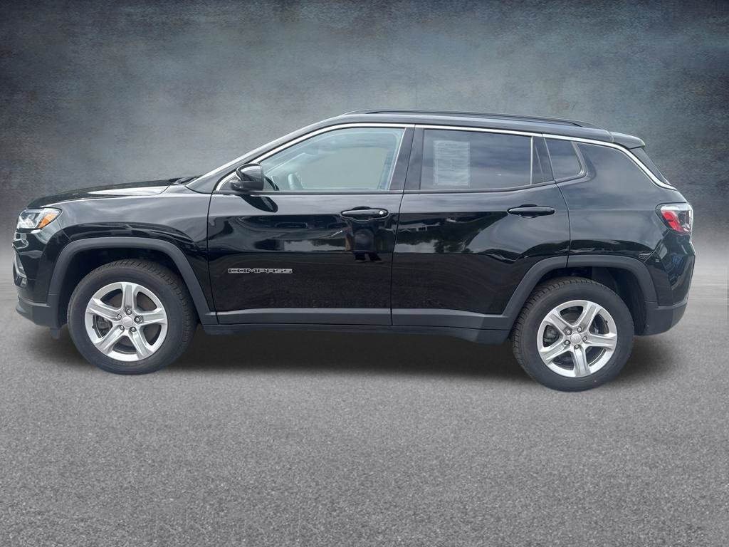 Used 2023 Jeep Compass Latitude w/ Convenience Group AWD/4WD image 4