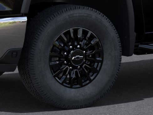 New 2025 Chevrolet Silverado 3500 LT image 9