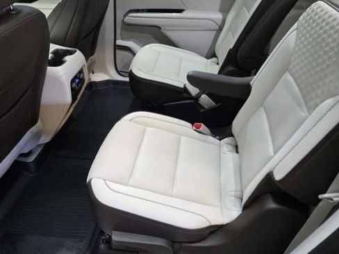 Used 2024 GMC Acadia Denali w/ Super Cruise Package image 36