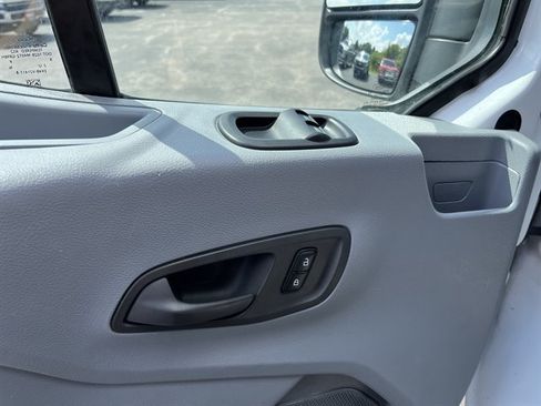 Used 2018 Ford Transit 150 XL RWD image 17